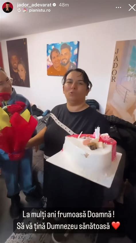 Copil bucurându-se de ziua sa de naștere