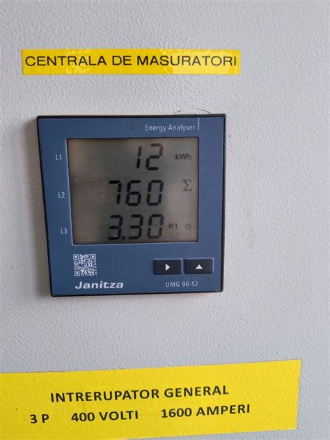 imagine cu aparatură de măsură și control utilizată în laboratorul PRAM-TM