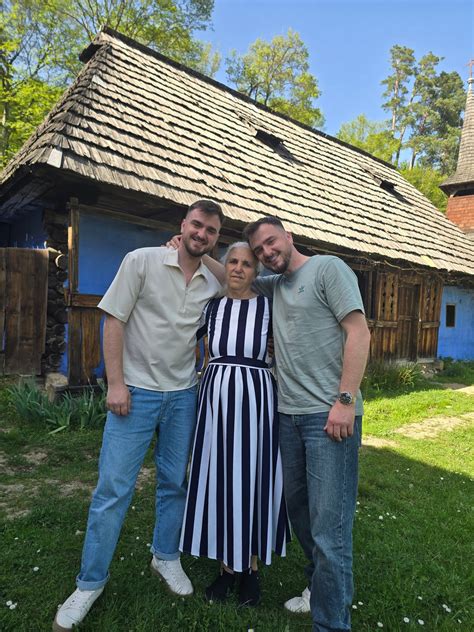 Reprezentarea Dreptului Iosif în colțul icoanei, cu diavolul ispitindu-l sub chipul unui bătrân