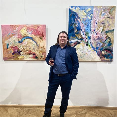 Comparație vizuală între formele de suzetă: ortodontică, rotundă și simetrică.