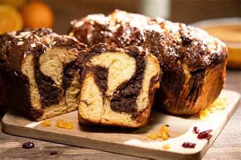 infografic cu statistici privind creșterea vârstei materne și riscurile asociate