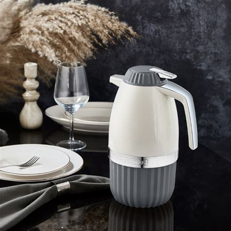 Termos elegant pentru biberon, deschis pentru a arata interiorul