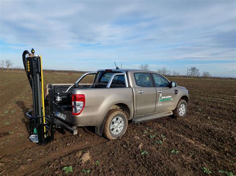 Ilustrație schematică a procesului de prelevare a probelor de ADN din mucoasa bucală.
