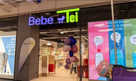 familie fericita in magazin Bebe Tei