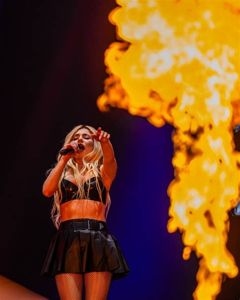 O schemă cronologică a primelor colaborări notabile ale lui Bebe Rexha și piesele compuse pentru alți artiști.