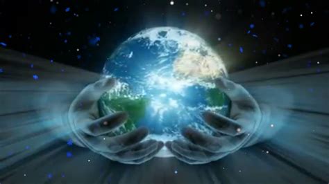 O imagine simbolică cu mâini protectoare în jurul unui embrion.