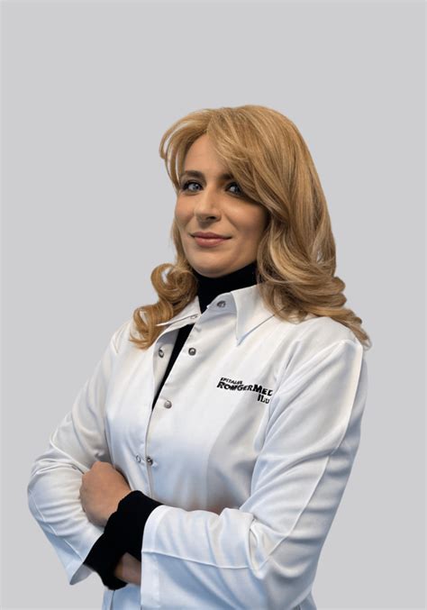 Portret profesionist al Dr. Roxana Daniela Urse, medic de familie.