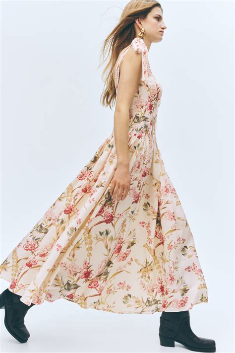 Adăugarea detaliilor la mănuși, ghete și față