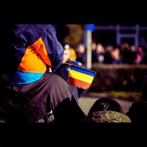 copil supravegheat la malul mării