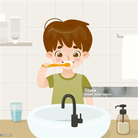 Imagine cu un copil zâmbind, cu dinți de lapte sănătoși, periuță de dinți și pastă de dinți pentru copii.