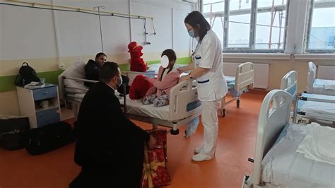 Fotografie cu copii îngrijiți la secția de Pediatrie a Spitalului Județean Neamț
