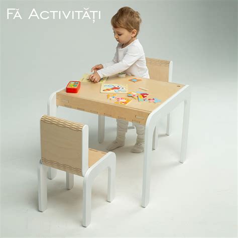 Măsuță de activități din lemn cu diverse jocuri și activități